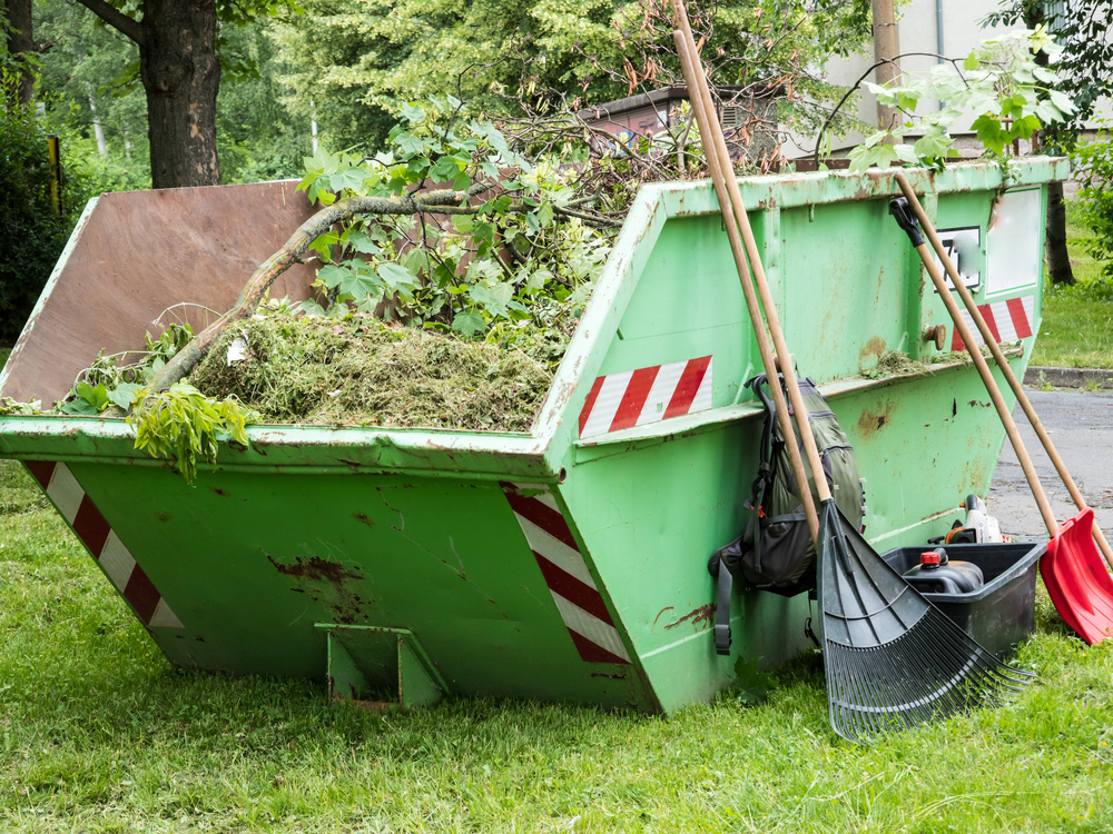 Gartenabfälle richtig entsorgen – nachhaltig, gesetzeskonform und effizient